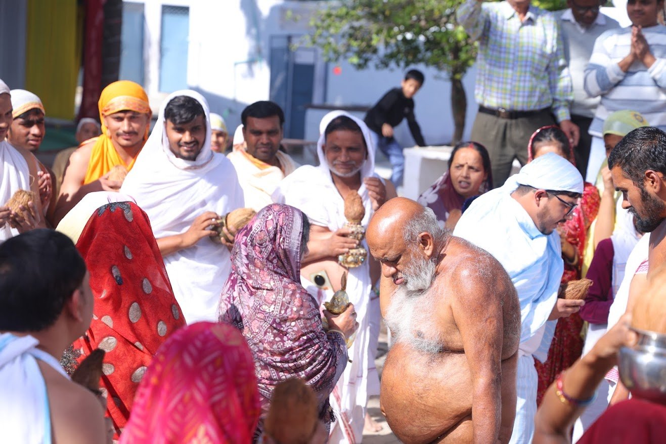 प्रश्न: क्या जैन धर्म सामाजिक और राष्ट्रीय विषयों में भाग लेने की अनुमति देता है?